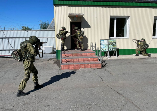 Военнослужащие ЦВО провели тренировку по антитеррору  в Самарской области