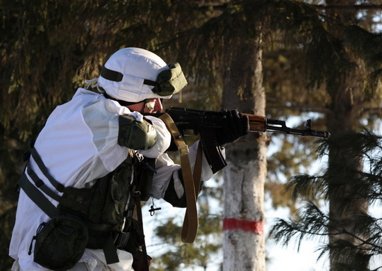 Военнослужащие ЦВО в ходе тренировки в Кузбассе предотвратили захват условным противником складов с боеприпасами