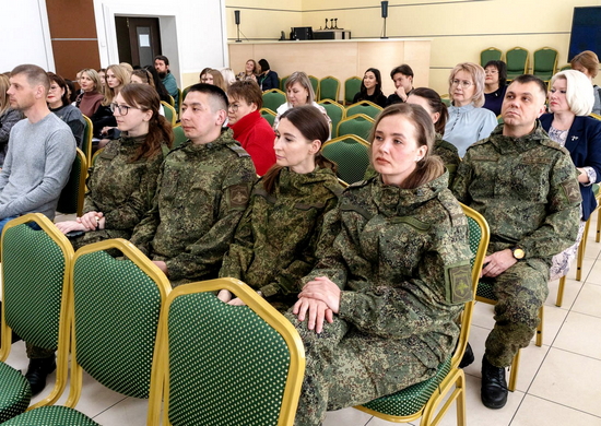 Военнослужащие Южно-Сахалинского гарнизона побывали на презентации книги «Малая Родина: истоки и современность»