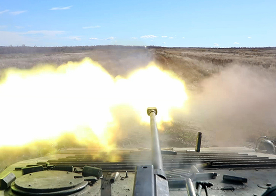 Военнослужащие ВВО в Приморском крае выполнили боевые стрельбы из штатного вооружения БМП-2