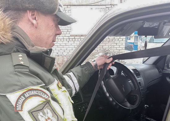 Военные автоинспекторы ЦВО провели акцию «Ремень безопасности» в Алтайском крае