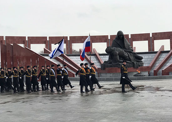 Военные моряки почтили память адмирала флота Владимира Чернавина