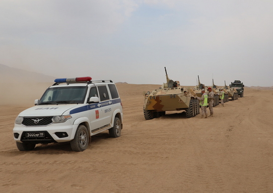 Автоинспекторы российской военной базы в Таджикистане сопроводили колонны военной техники, следующие на совместное двухстороннее учение