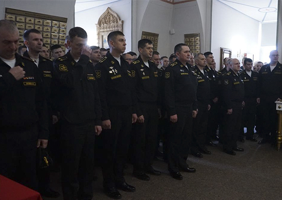 Более 1000 военных моряков с семьями встретили Воскресение Христово в Главном Храме ВМФ в Кронштадте
