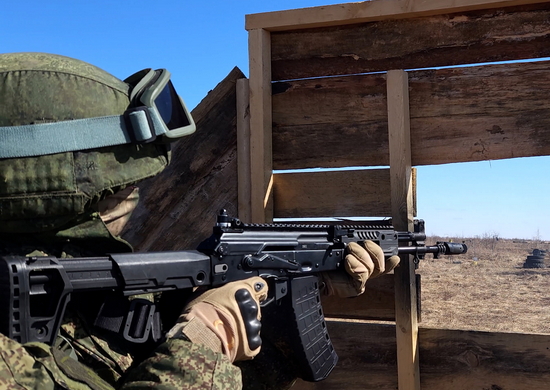 Добровольцы и военнослужащие Восточного военного округа совершенствуют навыки армейской тактической стрельбы в Амурской области