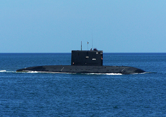 Экипаж подводной лодки «Алроса» выполняет курсовую залдачу Л-3 в акватории Черного моря