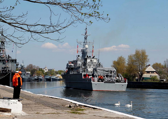 Экипажи кораблей Балтийского флота провели учение по ПВО в пункте базирования
