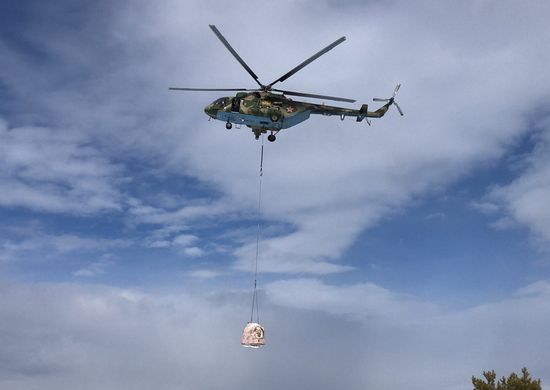 Экипажи вертолетов Ми-8 армейской авиации ЦВО отработали перевозку грузов на внешней подвеске