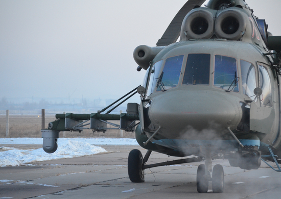 Экипажи вертолетов Ми-8АМТШ «Терминатор» ВВО выполнили ночные учебно-тренировочные полеты на предельно малых высотах в Забайкалье