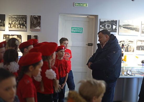 Юнармейцы гарнизона Сафоново посетили выставку, посвящённую Дню космонавтики