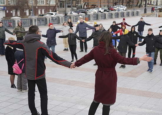 Юнармейцы Хабаровска готовятся к патриотической танцевальной акции «Майский вальс»
