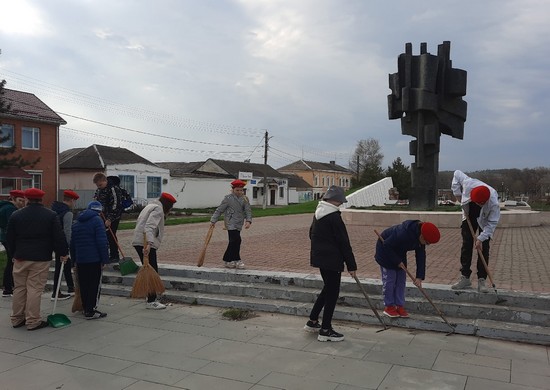 Юнармейцы Кагальницкого отделения «Юнармии» приняли участие в акции «Верни герою имя»
