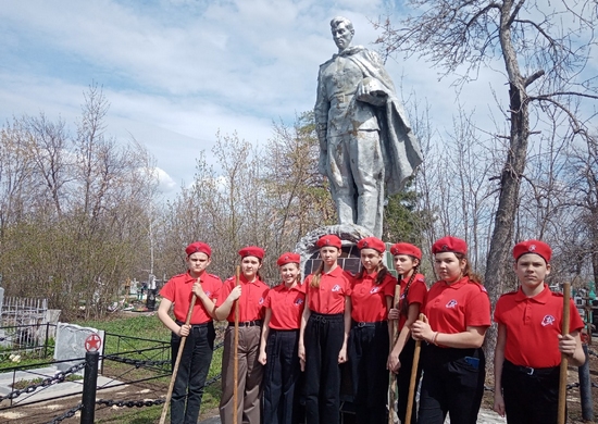 Юнармейцы отряда «Альфа» Новошахтинска приняли участие в акции «Верни герою имя»