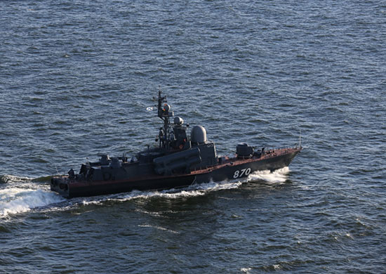 Корабли Балтийского флота провели учебный морской ракетный бой