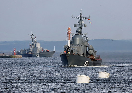 Корабли Балтийской военно-морской базы вышли в море для выполнения боевых упражнений в рамках контрольной проверки