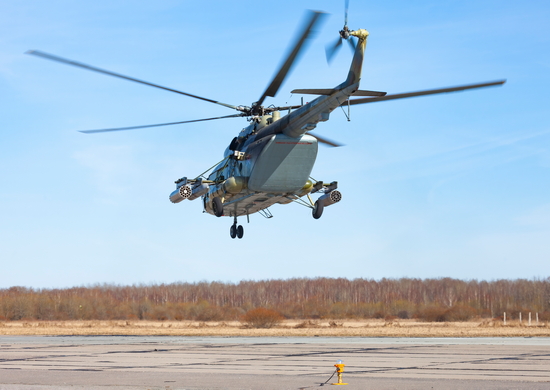 Летчики армейской авиации объединения ВВС и ПВО ЗВО провели плановые учебно-тренировочные полеты в Ленинградской области