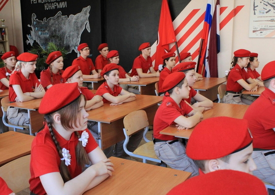 Мобилизованный военнослужащий провел урок мужества со школьниками Республики Мордовии