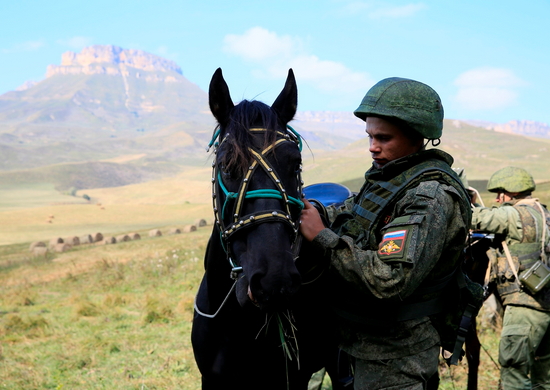 Мотострелки ЮВО задействовали вьючно-транспортный взвод в горах Кавказского хребта при выполнении задач контрольной проверки