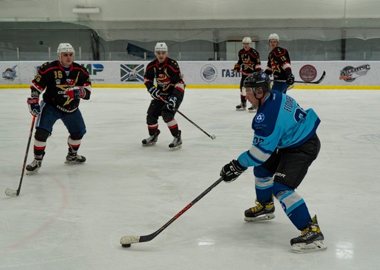 На чемпионате Мурманской области по хоккею сборная Северного флота одержала победу над командой «КолАтом»