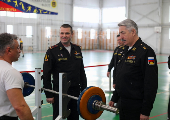 На Северном флоте состоялся  открытый чемпионат по русскому жиму