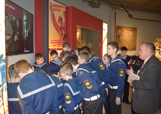 Нахимовцы участвуют в военно-исторической игре «Морской венок славы: моряки на службе Отечеству»
