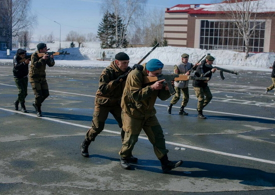 Областной сбор военно-патриотических клубов и юнармейских отрядов «Сибирские полки – зима» прошел в Новосибирске