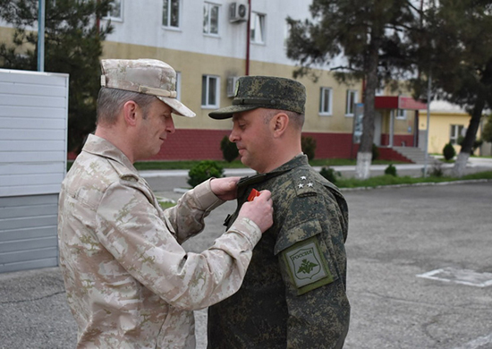 Отличившимся военнослужащим 201-й военной базы вручили государственные награды