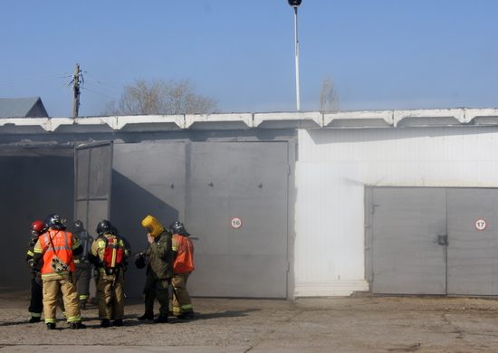 Пожарные подразделения дальней авиации провели учения в Саратовской области