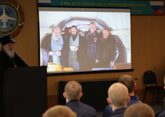 Представители православной церкви провели тематические занятия с военнослужащими дальней авиации в Саратовской области