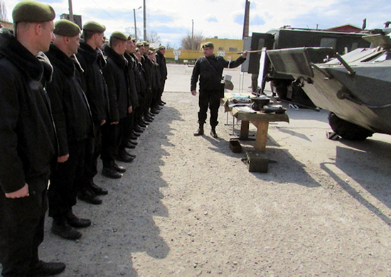 Российские военнослужащие в Приднестровье провели занятие со специалистами ремонтной роты
