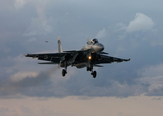 С подразделениями авиации Северного флота проведены летно-тактические учения