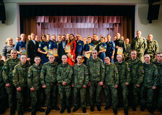 Специалисты ЦОК ВКС организовали и провели праздничный концерт «На страже неба!», посвященный Дню ПВО
