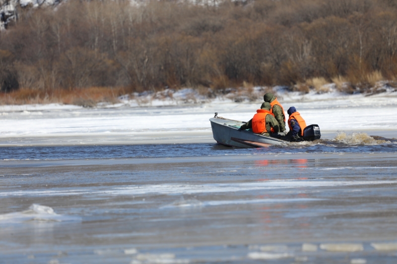 Специалисты инженерных войск ВВО приступили к проведению подрывных работ на реке Шилка в Забайкалье