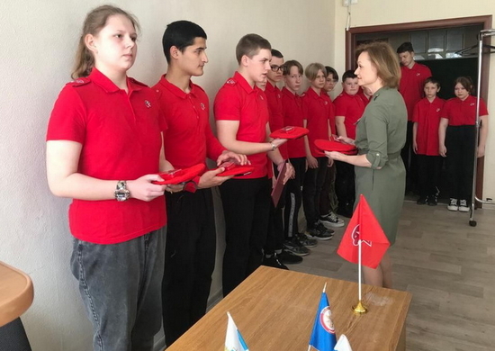 Свердловские школьники пополнили юнармейские ряды