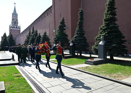 У Кремлевской стены почтили память Маршала Советского Союза Семена Михайловича Будённого