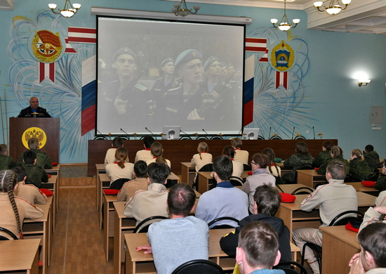 Урок исторической правды провели для школьников в филиале Военно-воздушной академии в Челябинске