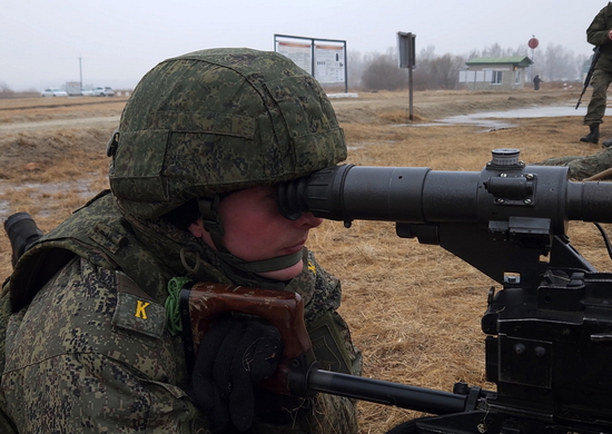 В Амурской области на полигоне Белогорьевский курсанты ДВОКУ поразили цели из крупнокалиберных пулеметов