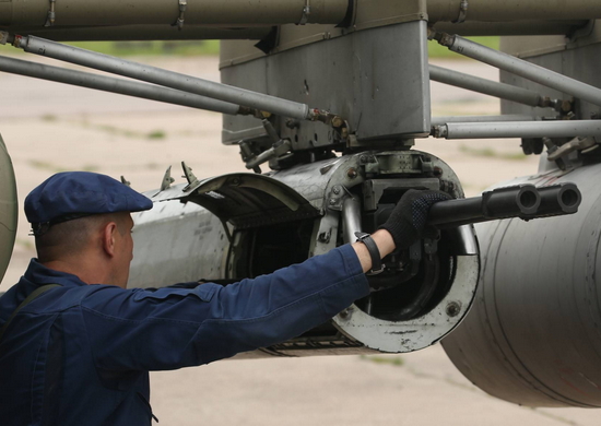 В авиационных подразделениях Ленинградской армии ВВС и ПВО прошли занятия по юстировке и пристрелке авиационного вооружения