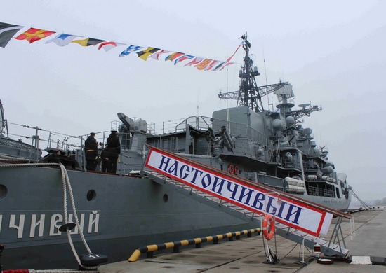 В Балтийске отметили 30 годовщину со дня подъема Военно-морского флага на эскадренном миноносце «Настойчивый»
