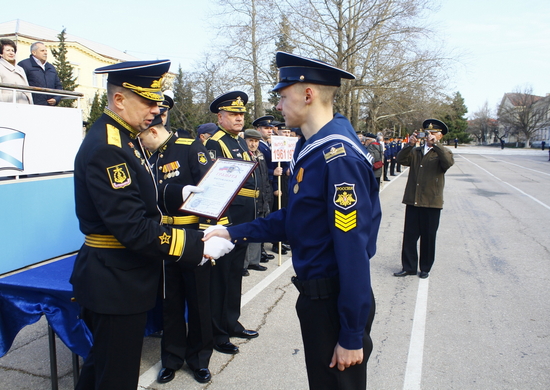 В Черноморском высшем военно-морском училище имени П.С.Нахимова прошли торжественные мероприятия в честь 86-летия вуза