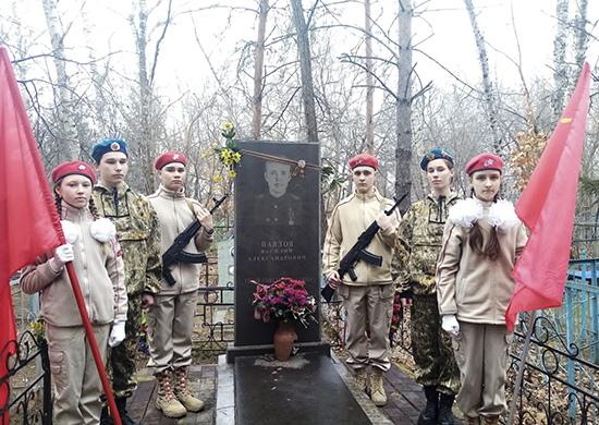 В Приамурье юнармейцы посетили захоронения героев Родины