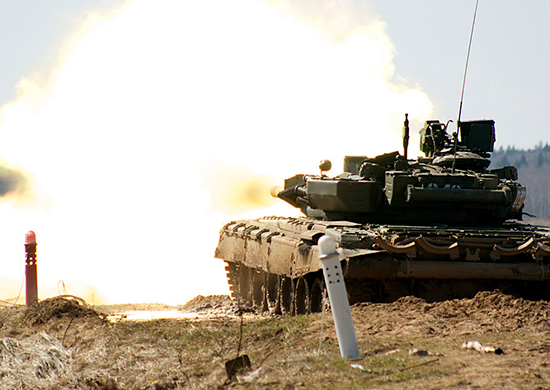 В Республике Бурятия экипажи танков Т-72 ВВО выполнили упражнения контрольных стрельб