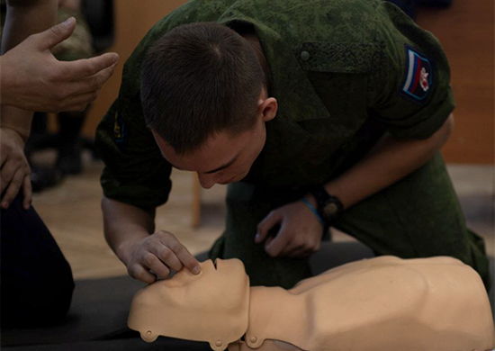В Республике Бурятия медики танкового соединения ВВО провели с юнармейцами  занятие по оказанию первой доврачебной помощи