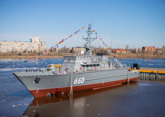 В Санкт-Петербурге состоялась церемония спуска на воду новейшего корабля противоминной обороны «Лев Чернавин»