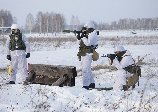 В Сибири более 500 военнослужащих ЦВО выполнили упражнения контрольных стрельб в ходе проверки за зимний период обучения