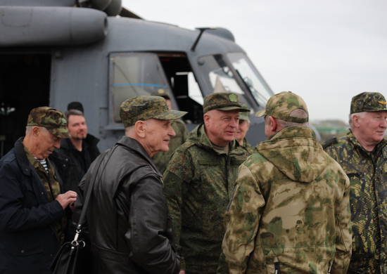 Ветераны ВВС и ПВО посетили военнослужащих Ленинградской армии  ВВС и ПВО в зоне СВО