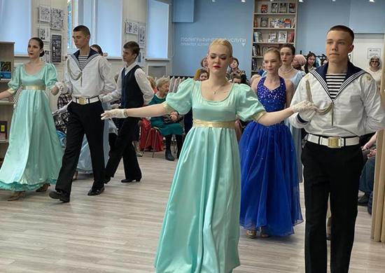Владивостокские курсанты провели танцевальный мастер-класс в честь юбилея Сергея Рахманинова