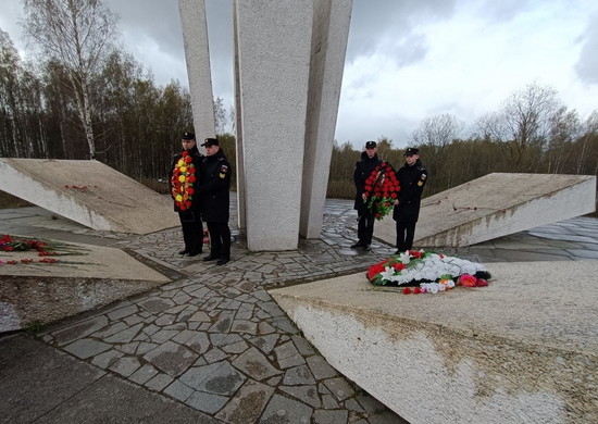 Военно-морские курсанты провели марш памяти по «Зелёному поясу Славы» в Ленинградской области