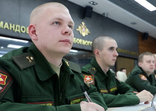 Военнослужащие Центрального военного округа в Екатеринбурге приняли участие в Диктанте Победы