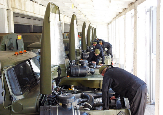 Военнослужащие полигона Капустин Яр приступили к сезонному обслуживанию военной техники